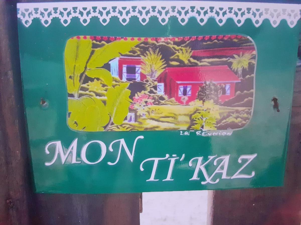 Peti Kaz Hotell Saint-Seurin-sur-l'Isle Exteriör bild